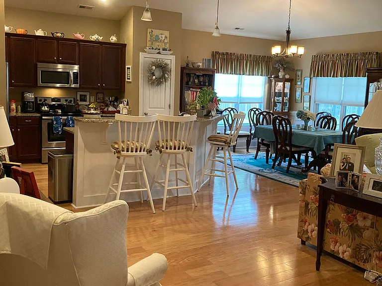 110 Shore Ct — Photo 9