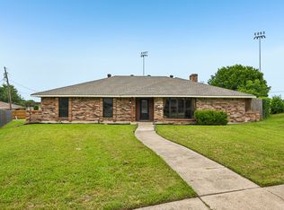 813 Oakbluff Dr, Lancaster, TX 75146
