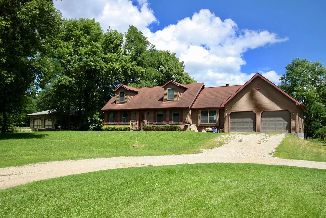 4437 South Oakley Rd, Janesville, WI 53546 | Zillow