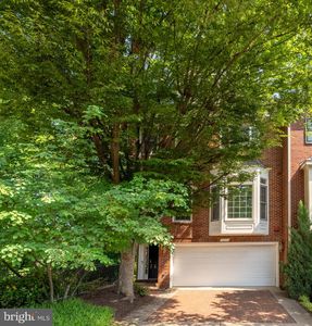 2221 N Oak Ct, Arlington, VA, 22209