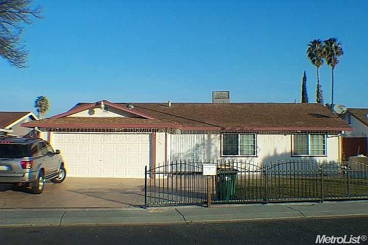 1st image of 745 Hudson Dr
