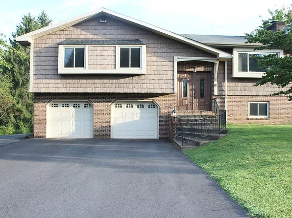 4446 Fieldstone Dr, Nazareth, PA 18064