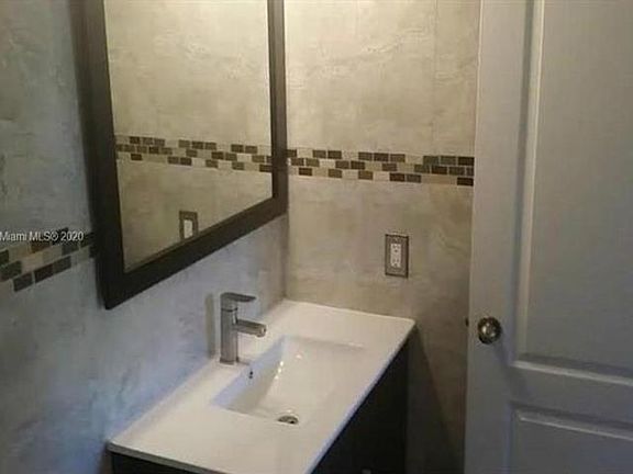 2nd image of 21315 NE 8th Ct APT 3