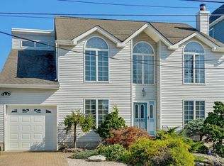 689 Bay View Dr, Toms River, NJ 08753