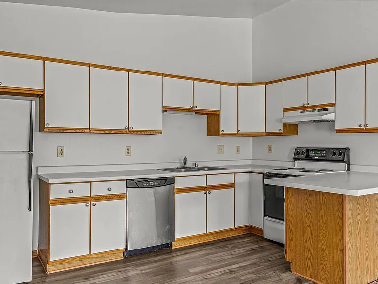 303 Meadowview Ct — Photo 3
