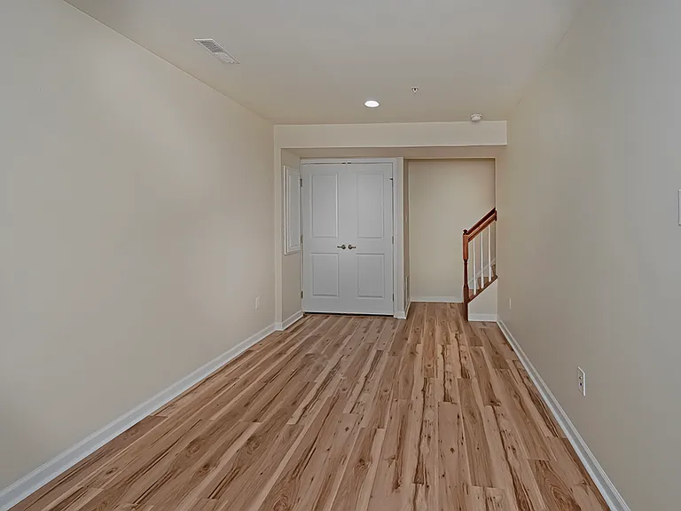627 Edison Dr — Photo 28