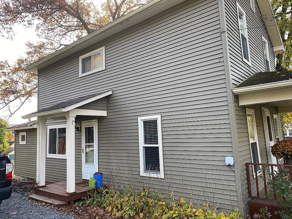 18 Highland St photo 1