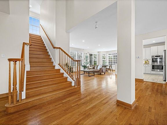 5th image of 2301 Madiera Ln