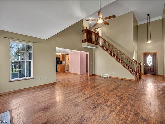 5th image of 39896 Hope Ct
