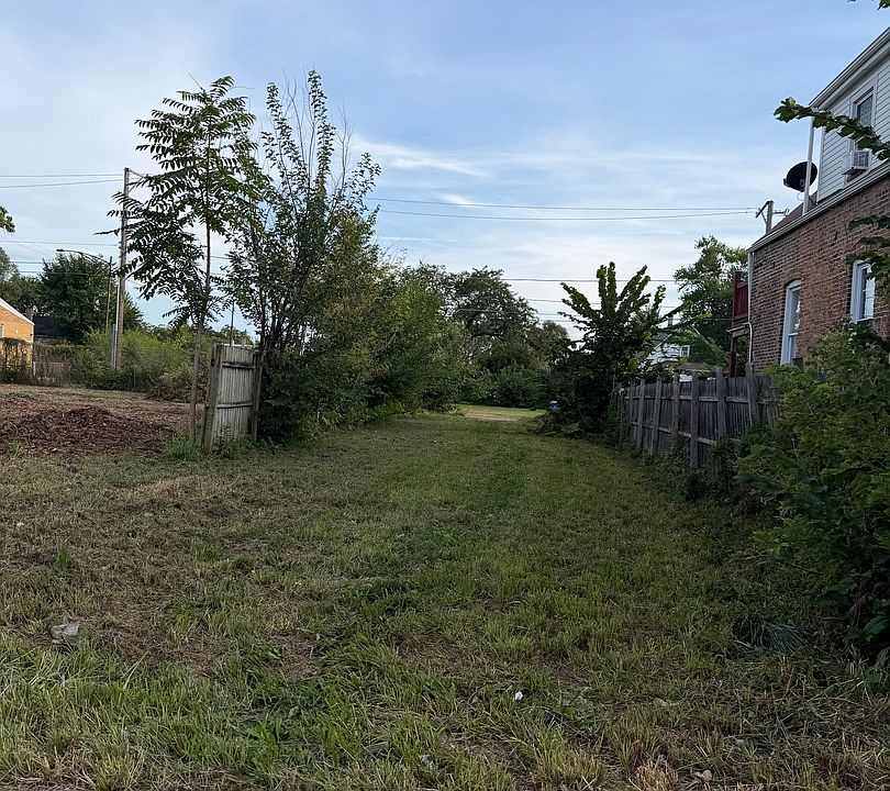 1st image of 1207 W 71st St