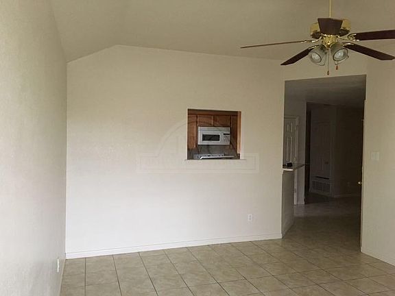 3rd image of 1206 Nicholas Cir APT A