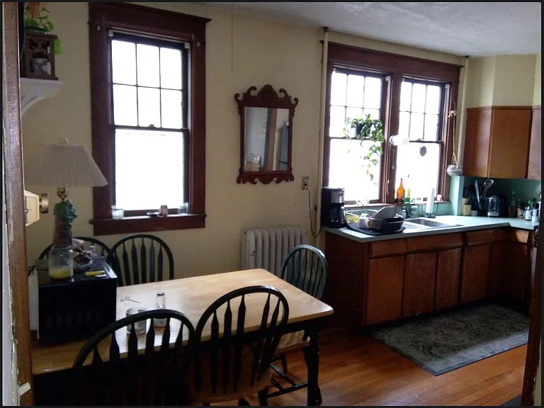 528 Warren St #1 — Photo 9