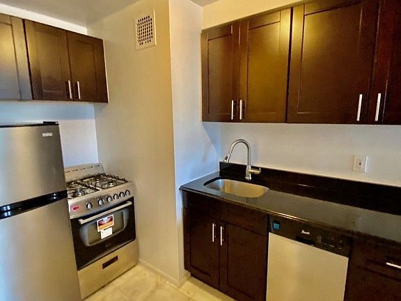 2nd image of 52 W 91st St APT 5