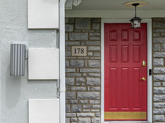 3rd image of 178 Royal Farm E