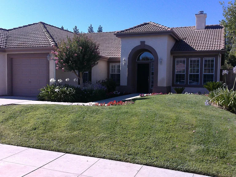 1923 E Desert Island Dr — Photo 1