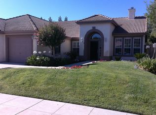 1923 E Desert Island Dr, Fresno, CA 93730