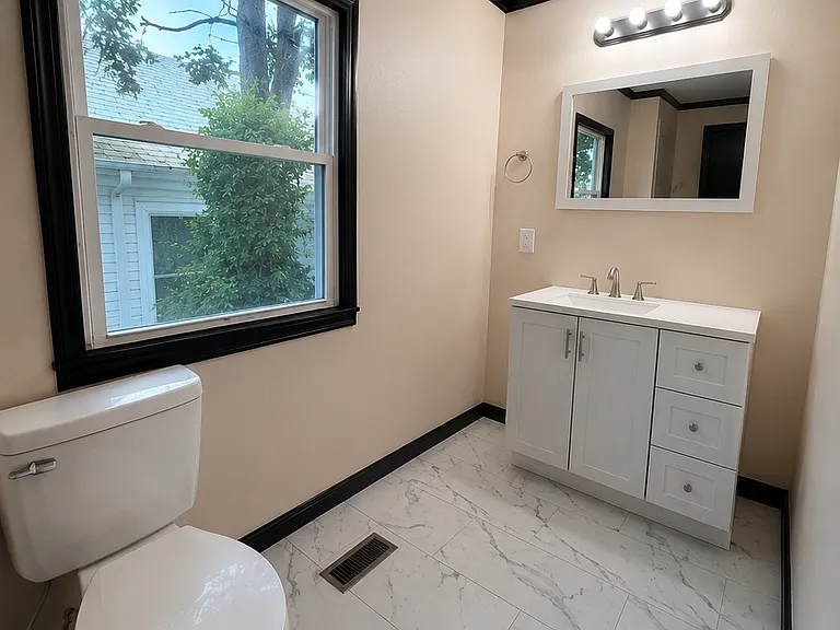 6034 Elizabeth Ave — Photo 8