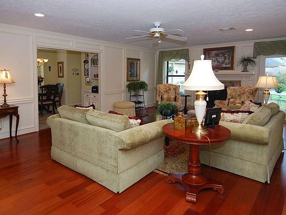 3rd image of 2915 Eagle Creek Dr