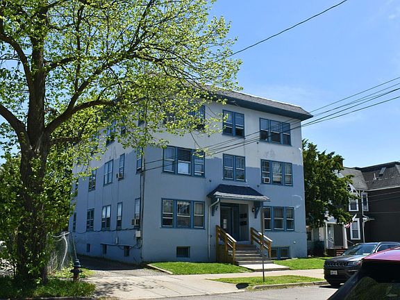 3rd image of 86 Oak St