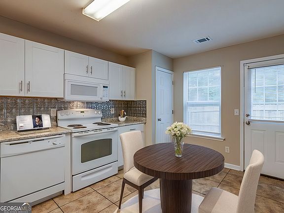 5th image of 333 Coral Cir