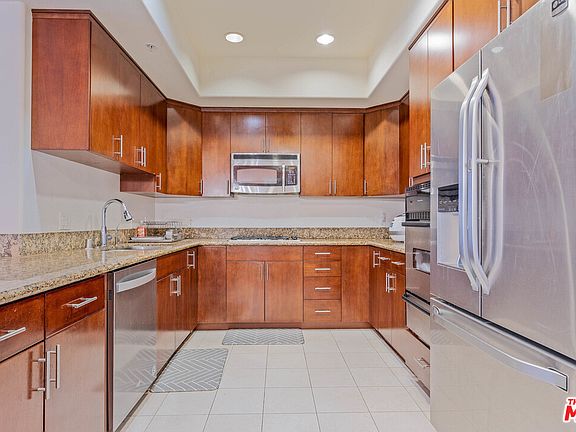 3rd image of 601 N Serrano Ave Suite 106