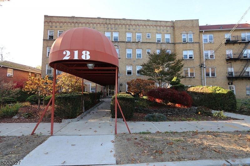 2nd image of 218 Broad Ave APT 1G