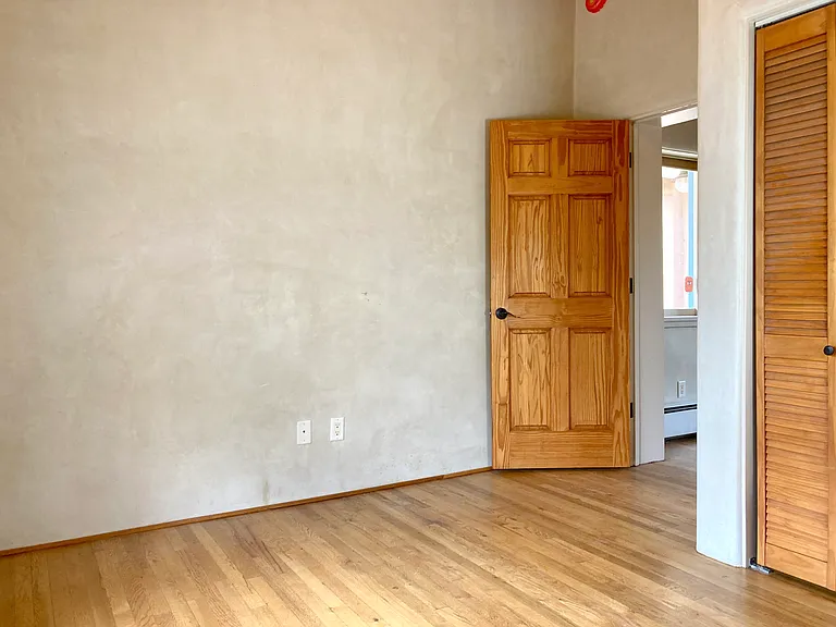 215 Maynard St — Photo 6