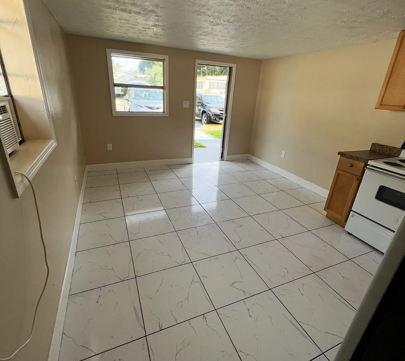 1 bed, 390 sqft, $1,100 — Photo 3