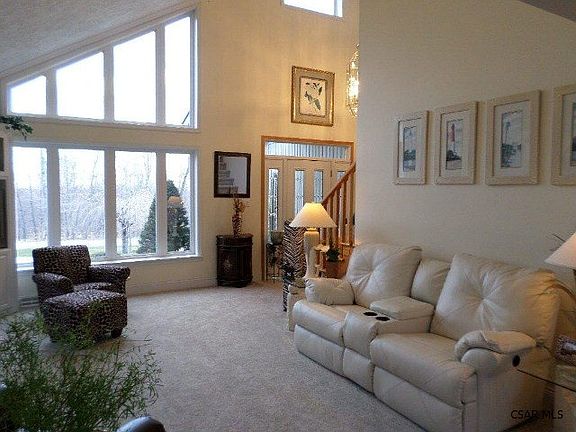 3rd image of 125 Sylvan Glen Dr