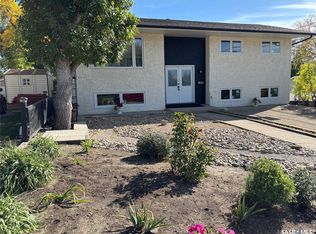 825 7th Avenue NW, Moose Jaw, SK S6H 4C1