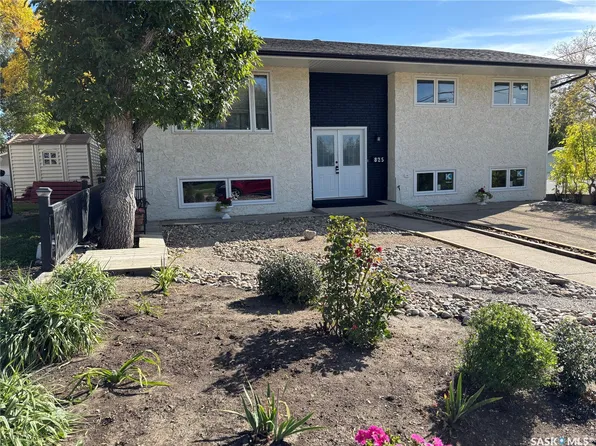 825 7th Avenue NW, Moose Jaw, SK S6H 4C1