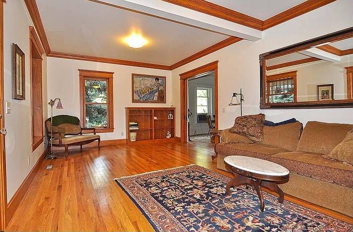 Spacious Open Entry