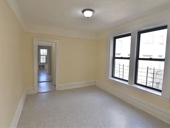 4th image of 409 E 204th St #10