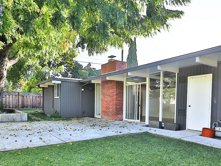 2467 Alvin St — Photo 31
