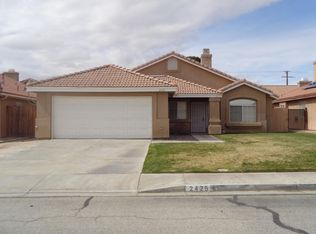 2425 Dixie St, Rosamond, CA