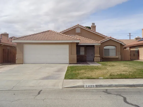 2425 Dixie St, Rosamond, CA 93560