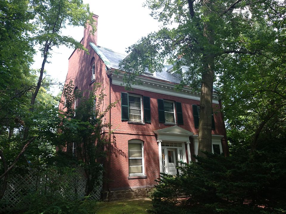 2nd image of 111 Ivy St