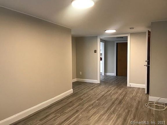 5th image of 798 Old Main St #3