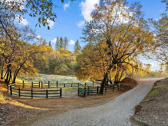 5th image of 2000 Bear Rock Rd