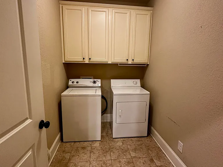1855 Cambria Dr #B — Photo 21