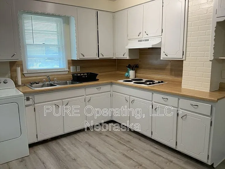 3607 Ernst St — Photo 6