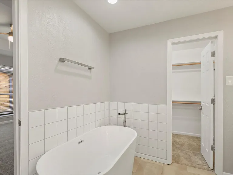 6019 Yellow Rock Trl — Photo 12