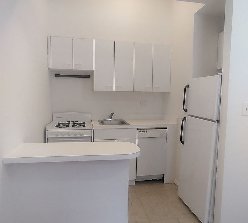1st image of 1022 3rd Ave APT 3