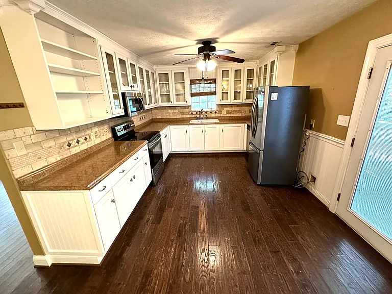 5518 Thompson Dr — Photo 5