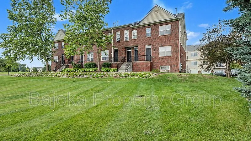 3 bed, 2.5 bath, 1400 sqft, $1,850 — Photo 1