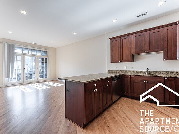 4th image of 1438 W Belmont Ave #3R