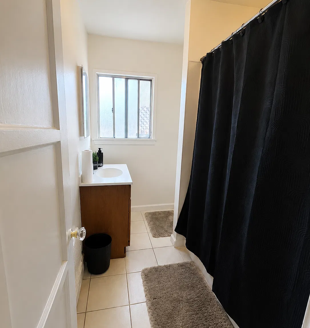 1 bed, 900 sqft, $2,100 — Photo 3