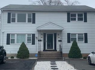 24 Lownds Dr, Windsor Locks, CT 06096