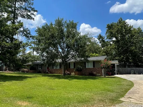 611 Forest Cir, Douglas, GA 31533