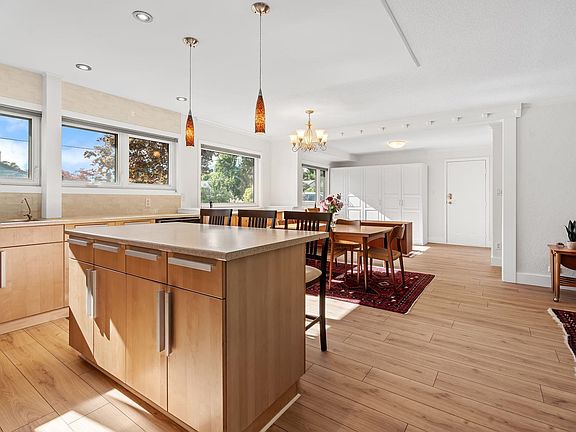 4th image of 1216 Pinewood Cres